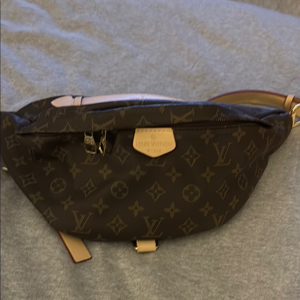 1:1 clone Louis Vuitton bumbag